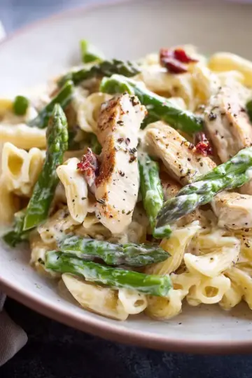 Creamy Chicken and Asparagus Pasta